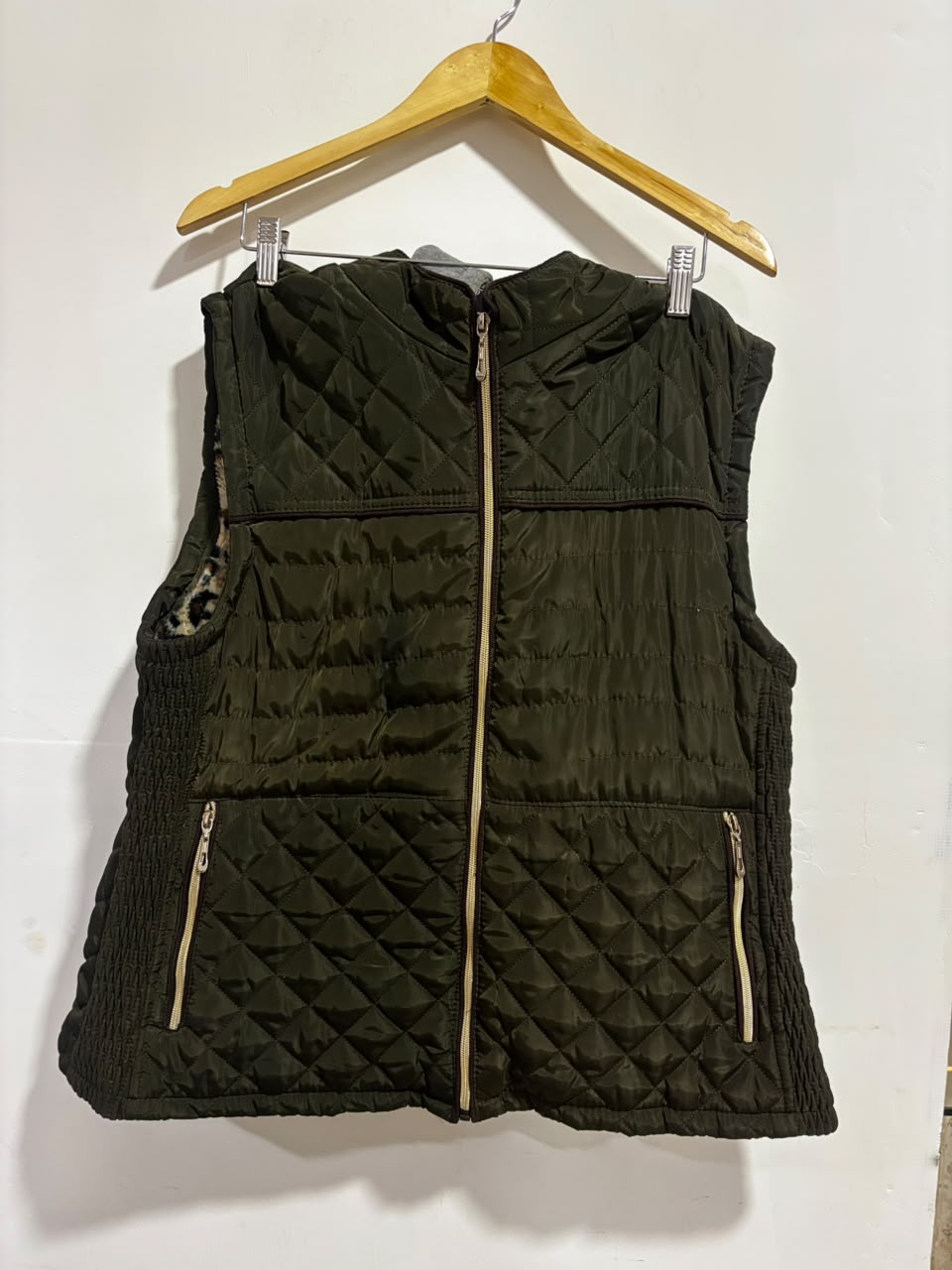 Colete puffer verde oliva