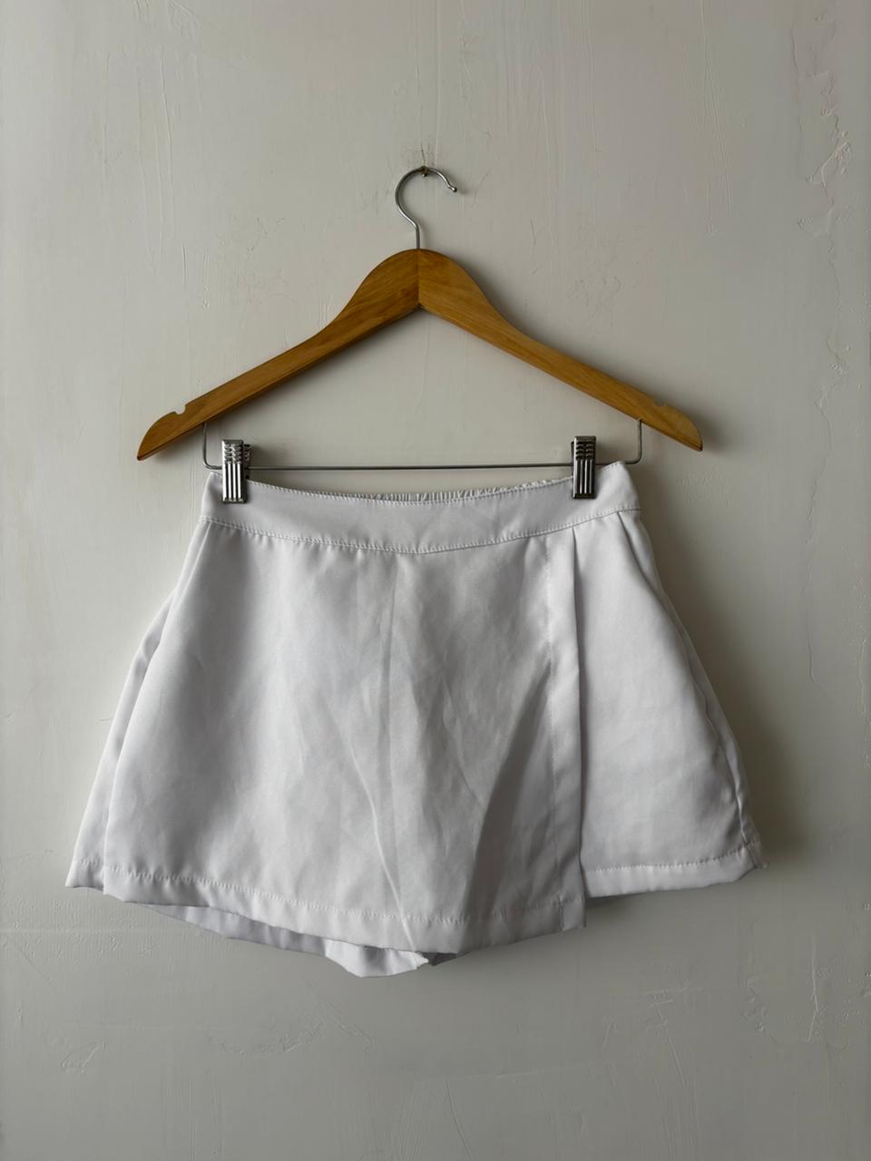 Short-saia branco
