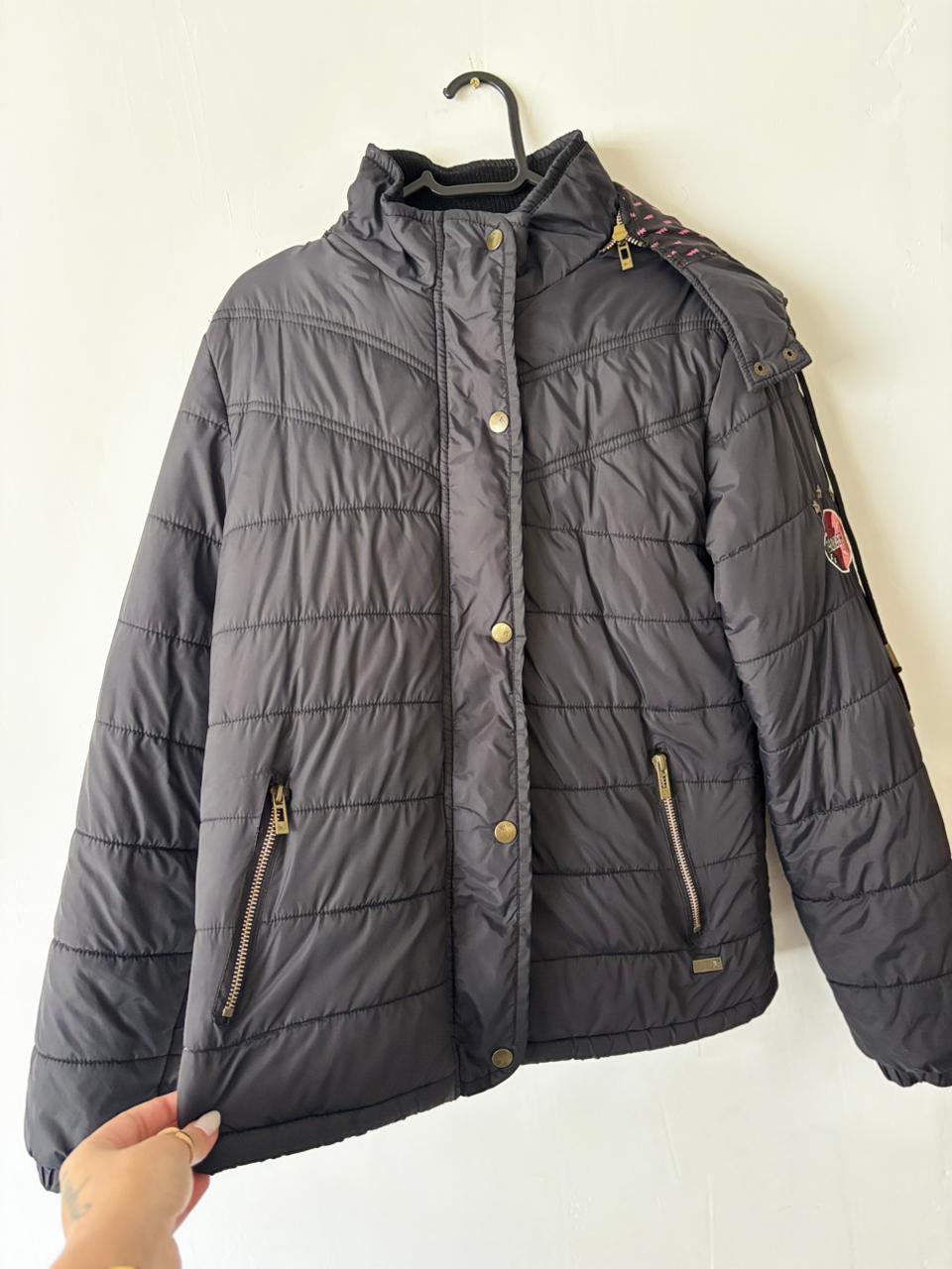 Jaqueta puffer cinza