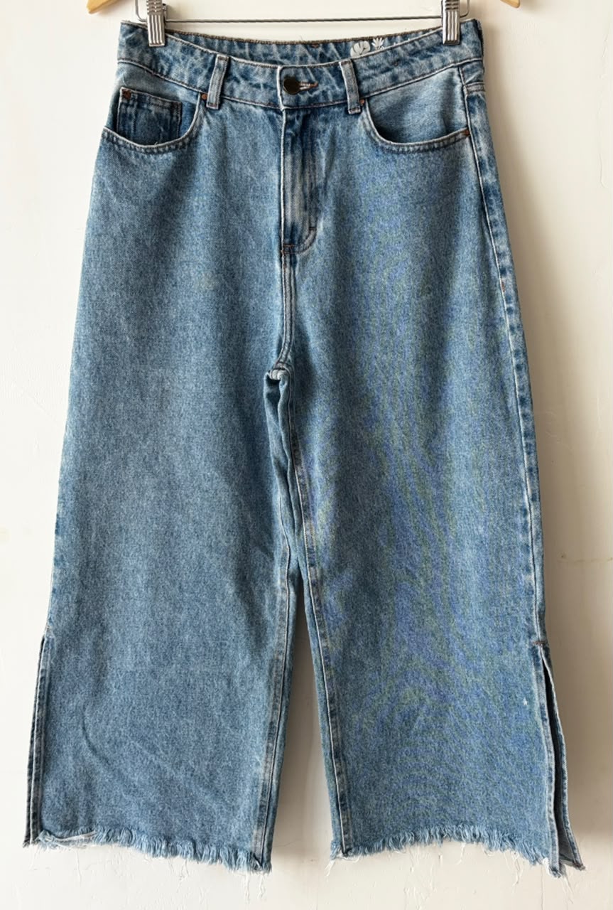 Calça jeans wide leg clara