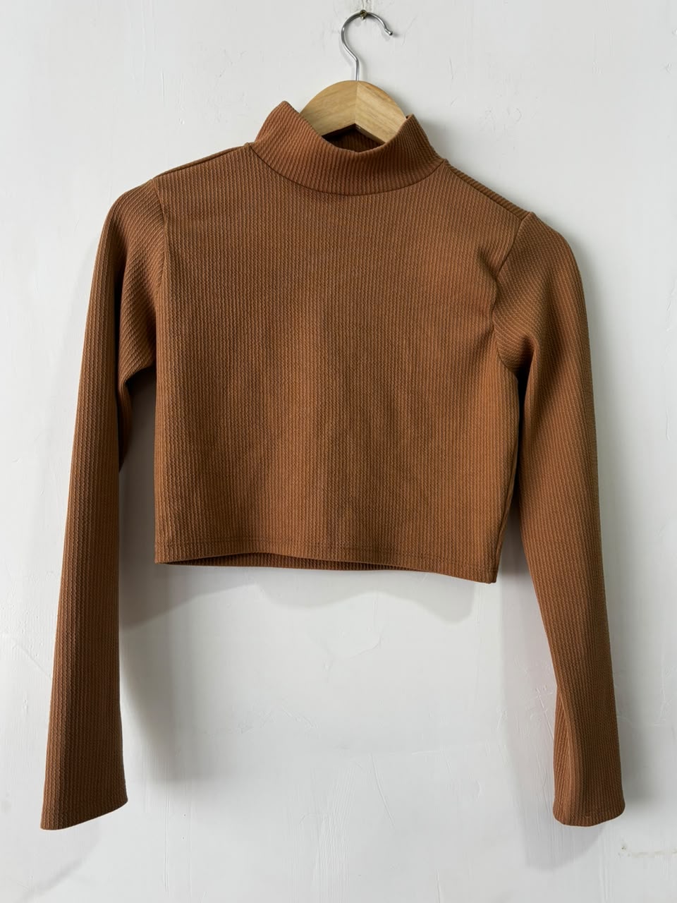 Cropped marrom gola alta