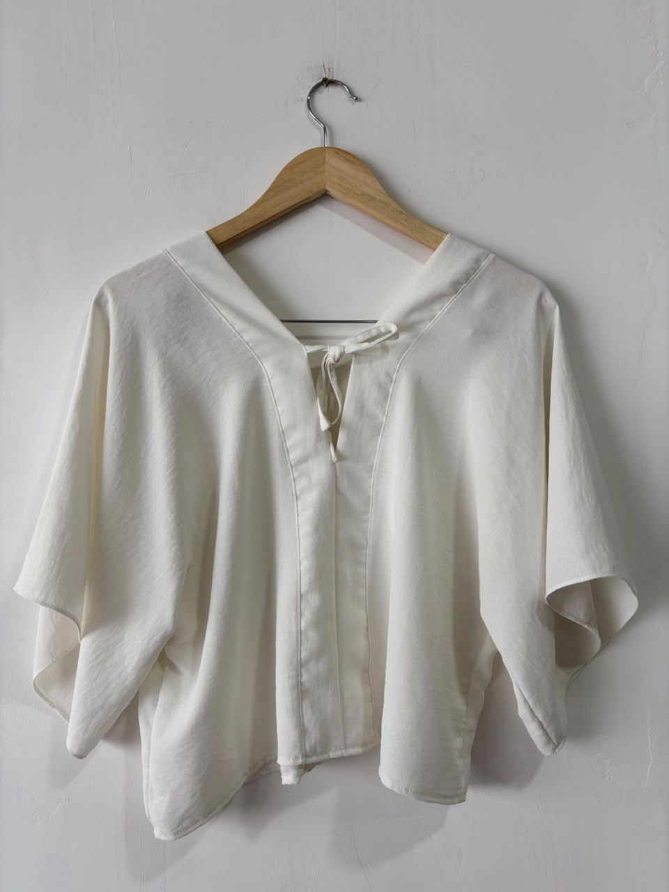 Blusa branca manga morcego