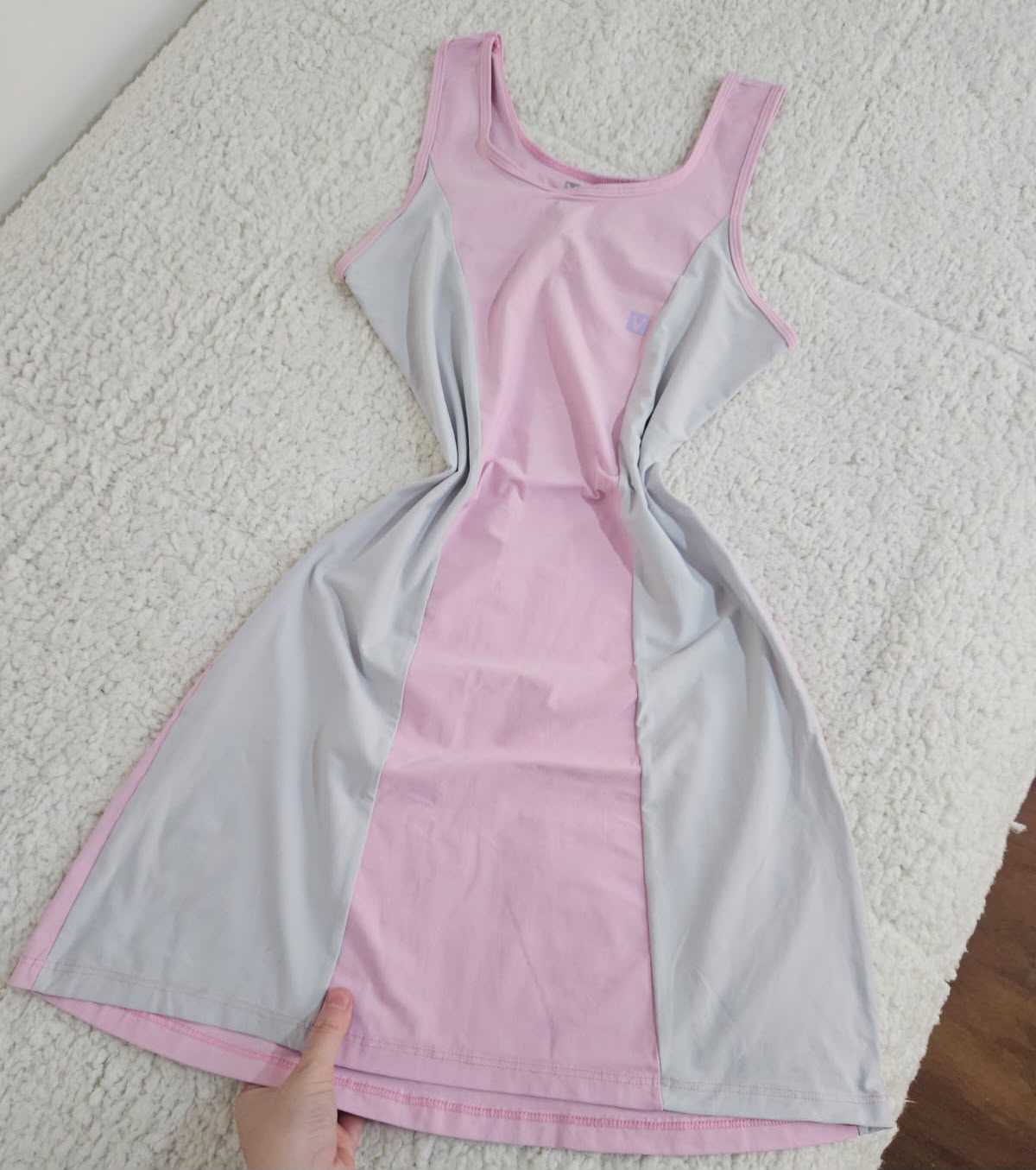 Vestido rosa e cinza