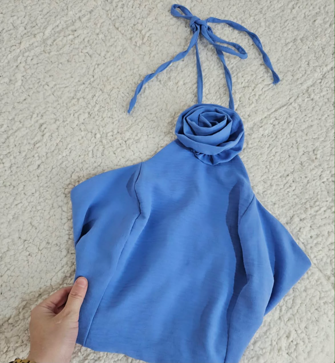 Top azul com flor
