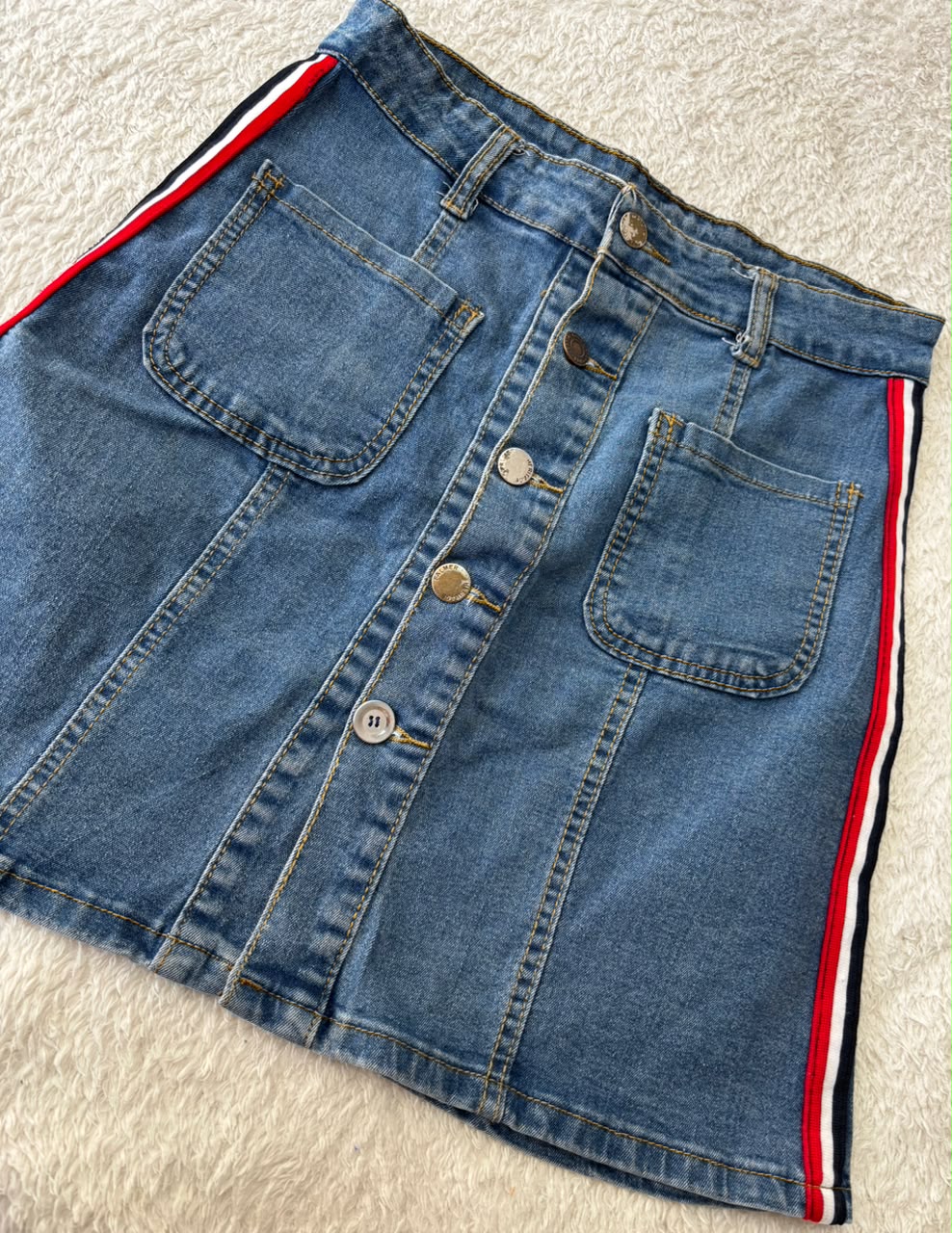 Saia jeans com botões
