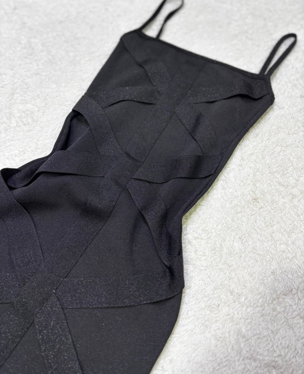 Vestido preto bandagem