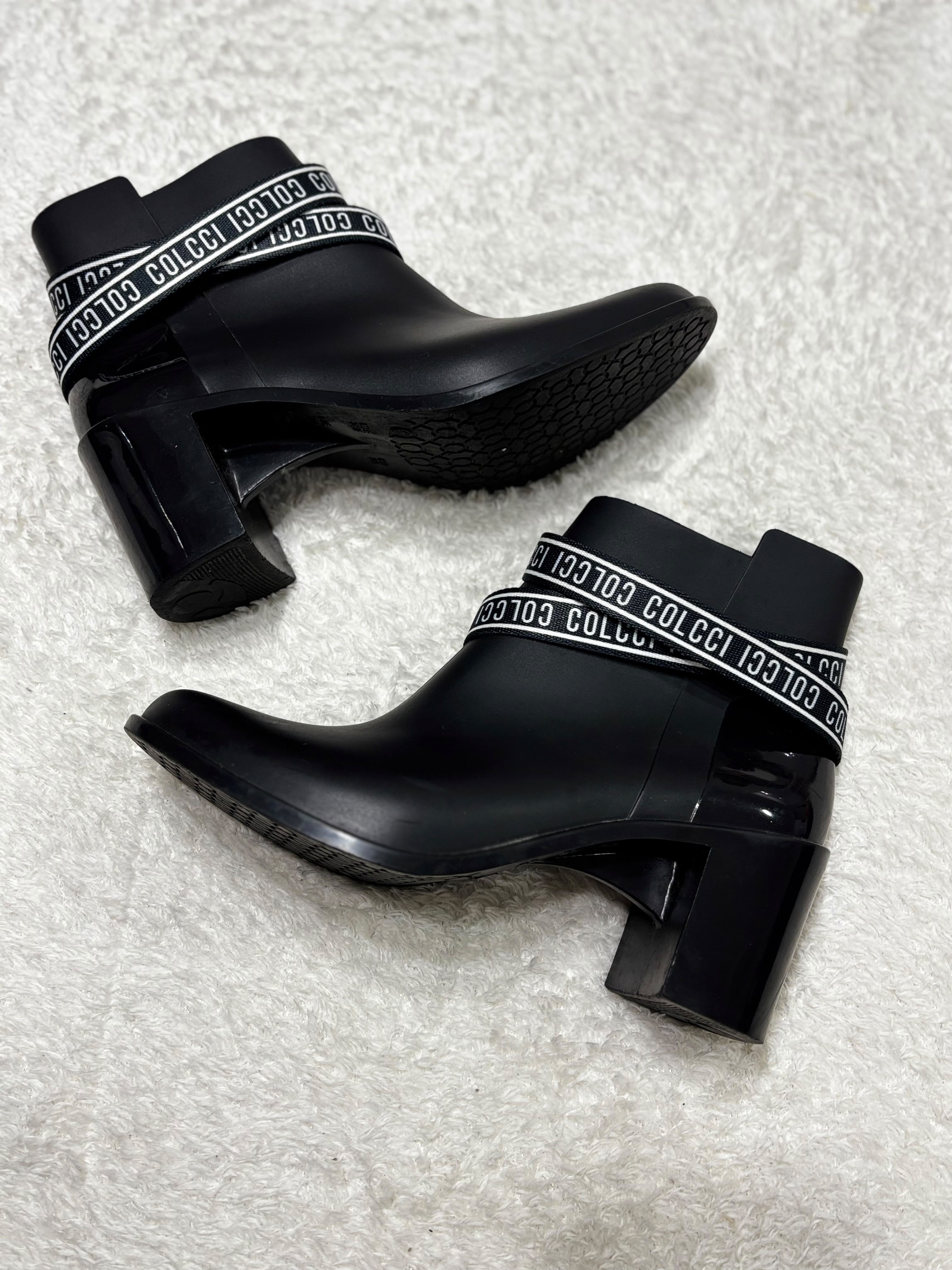 Bota preta Colcci