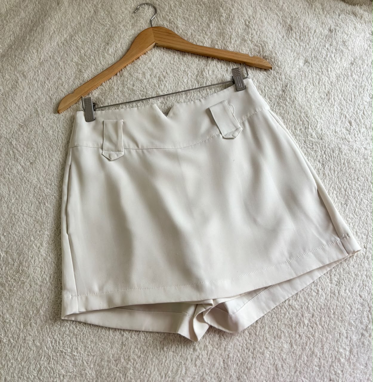 Short-saia branco
