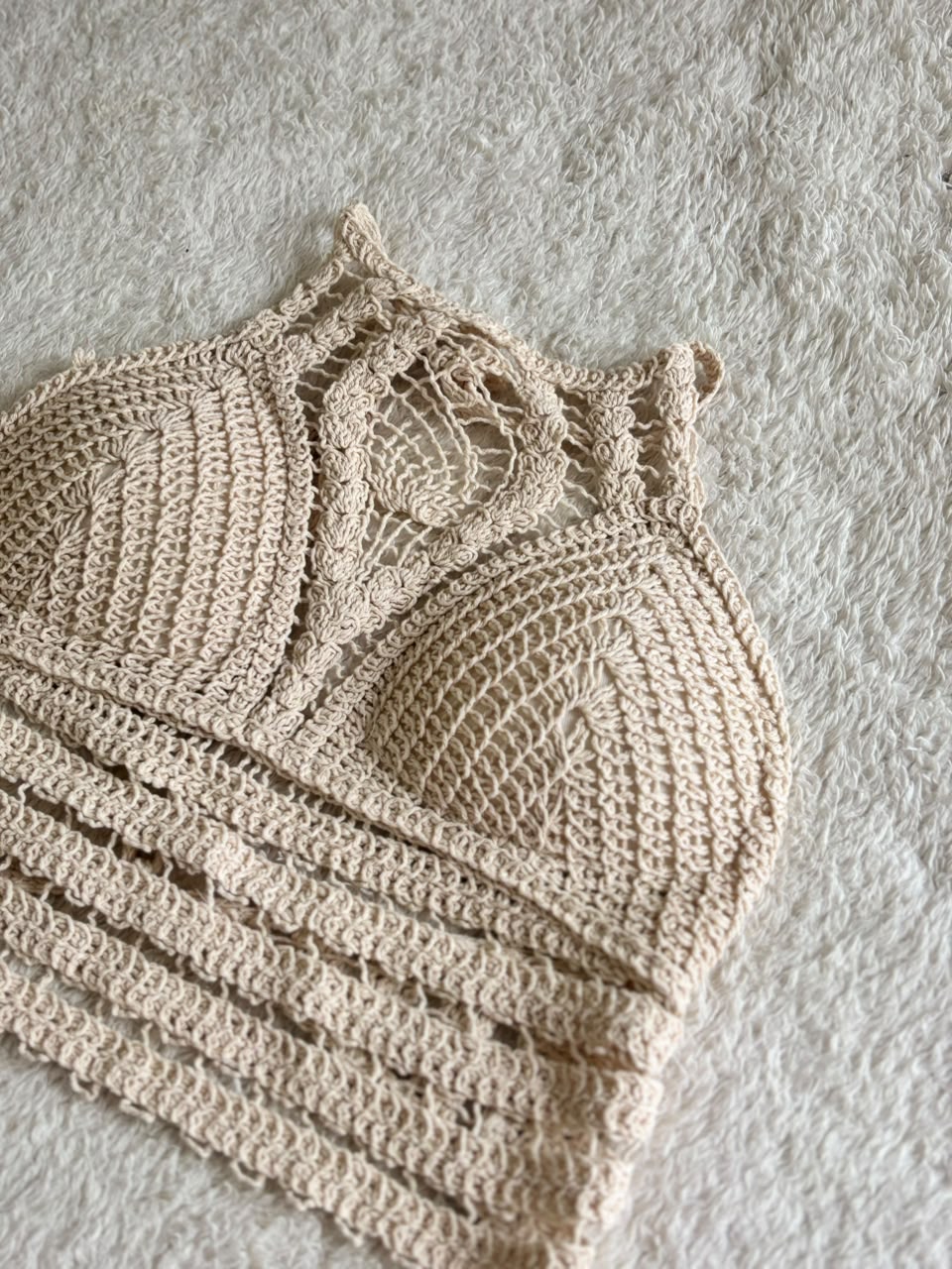 Cropped crochê bege