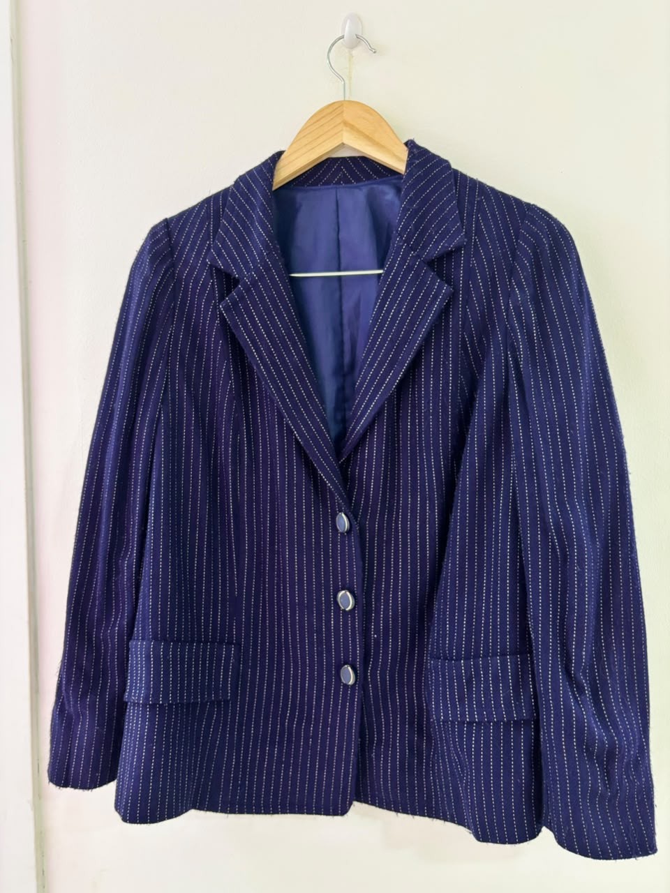 Blazer azul-marinho risca de giz