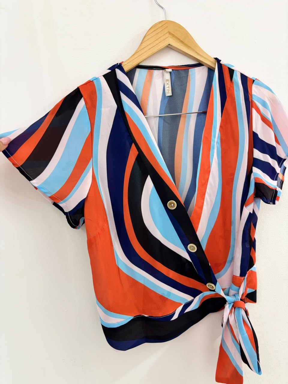 Blusa abstrata Extin